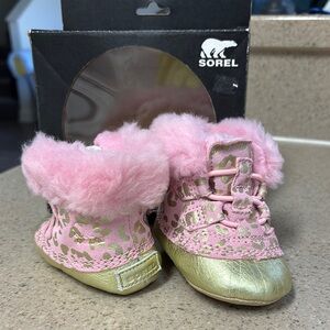 Sorel Baby Walker Shoes in Pink and Gold